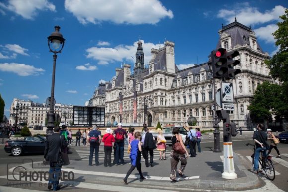 Download Crowd Near the Hotel De Ville - Hot Collection
